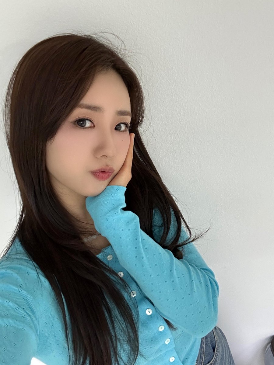 Behind-the-scenes cut of Apink