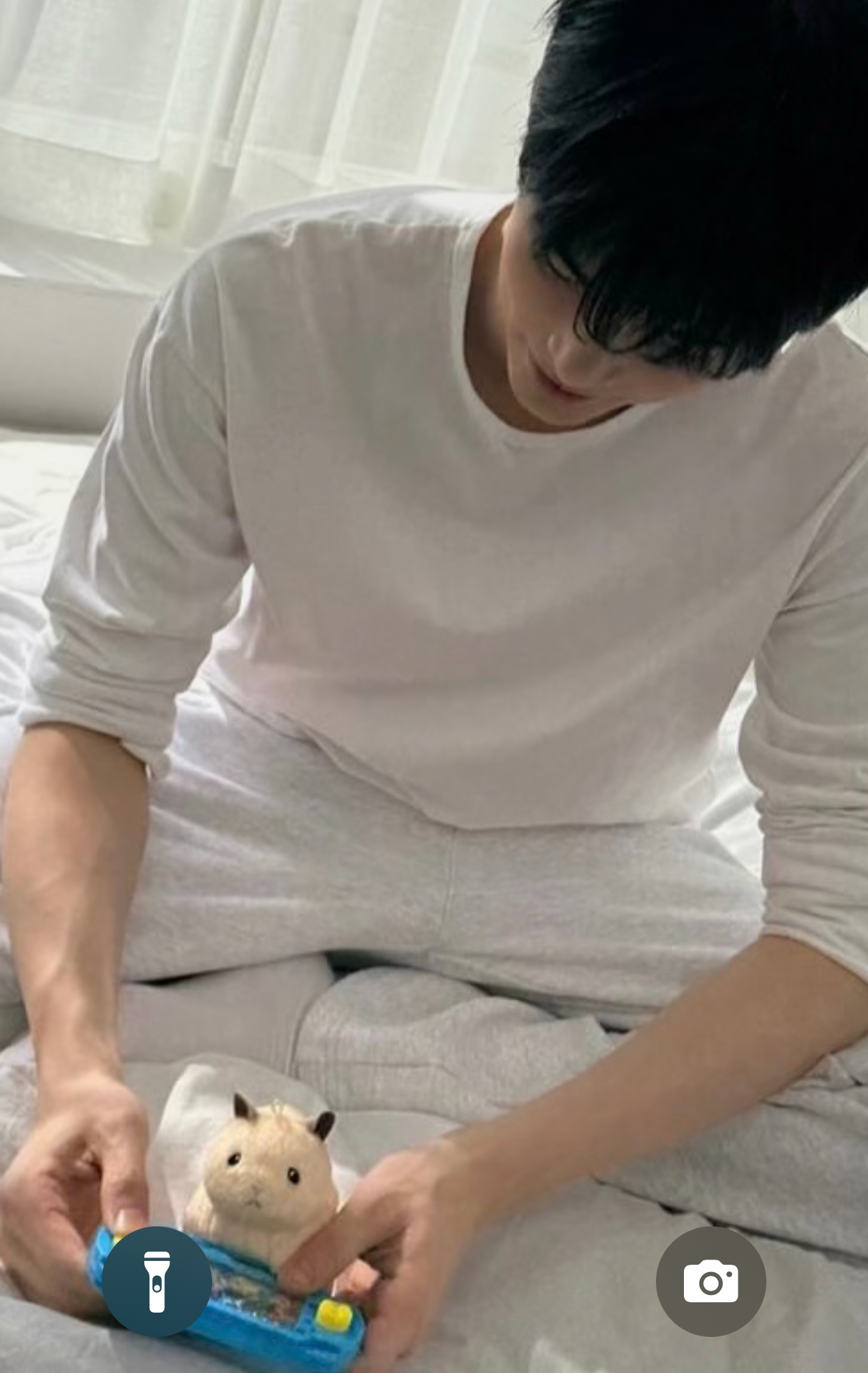 Recent activity shot of Sung Hanbin (ZEROBASEONE)