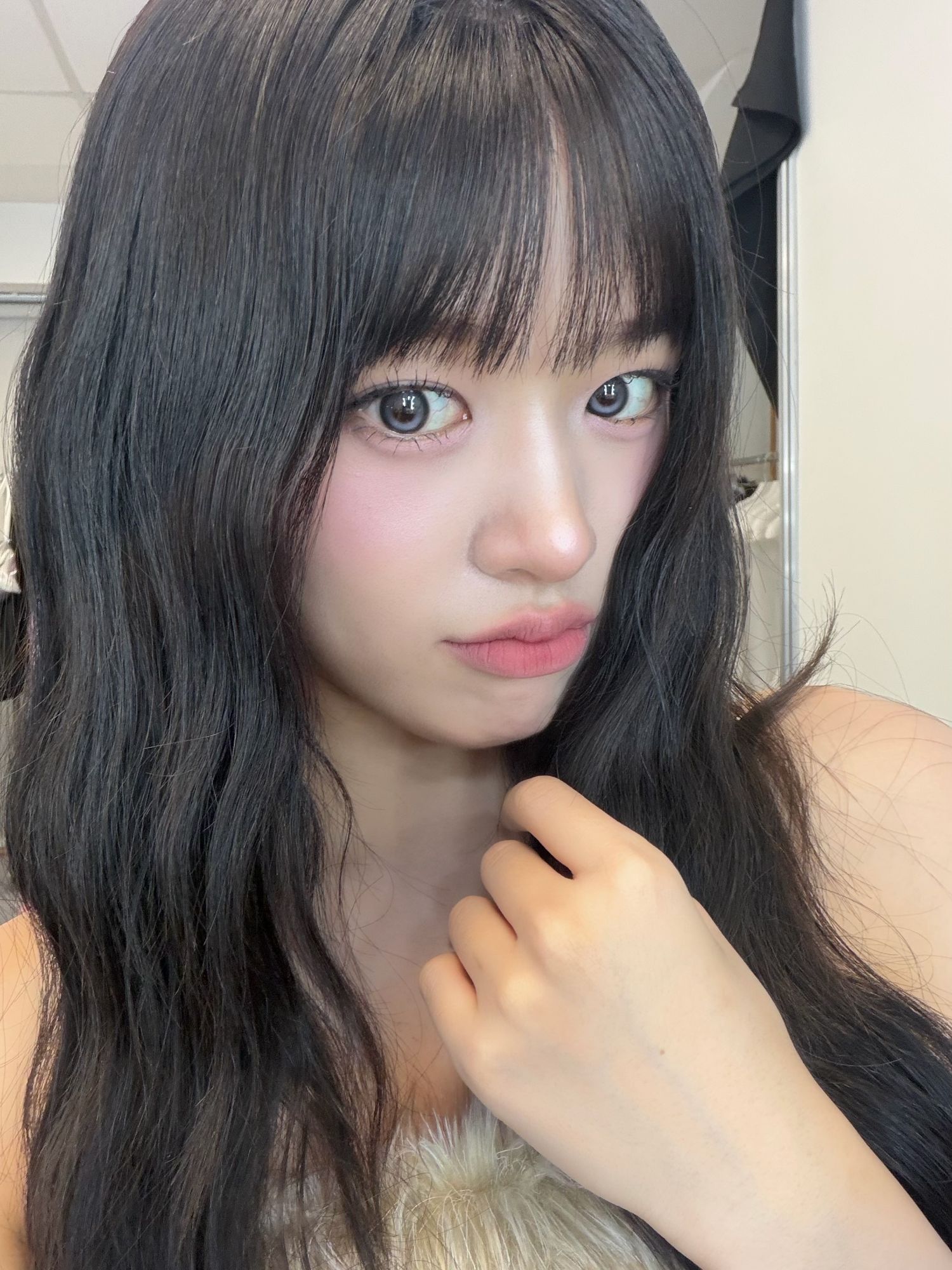 Recent activity shot of An Yujin (IVE)