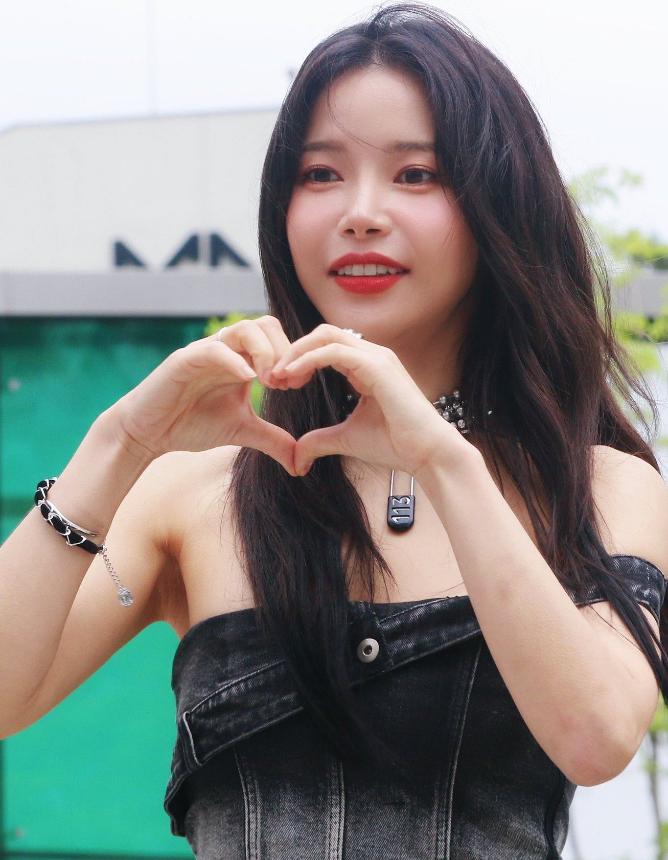 Behind-the-scenes cut of Solar (MAMAMOO)
