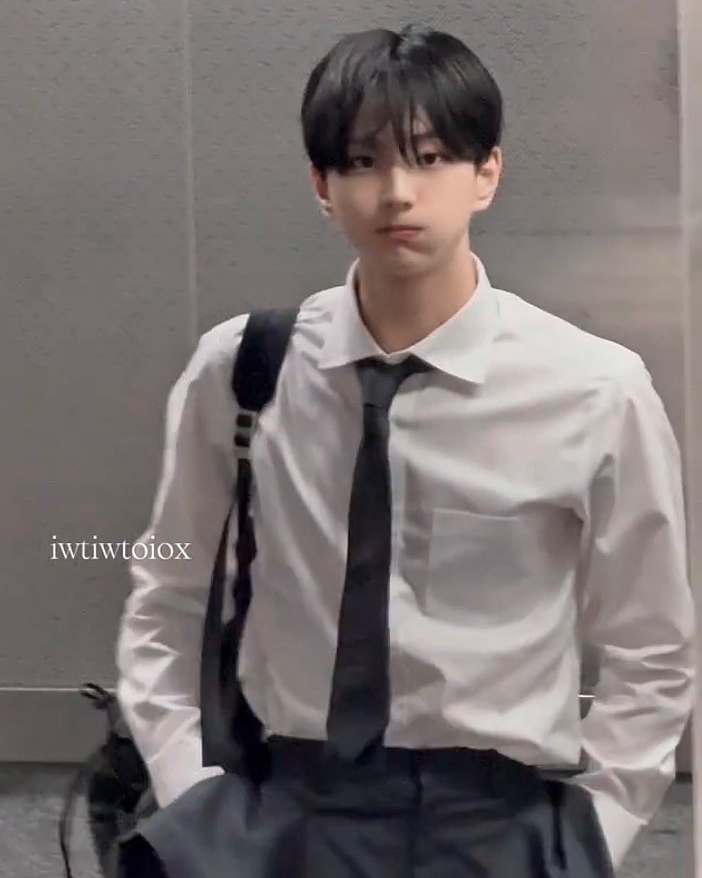 Latest photo of Jungwon (ENHYPEN)