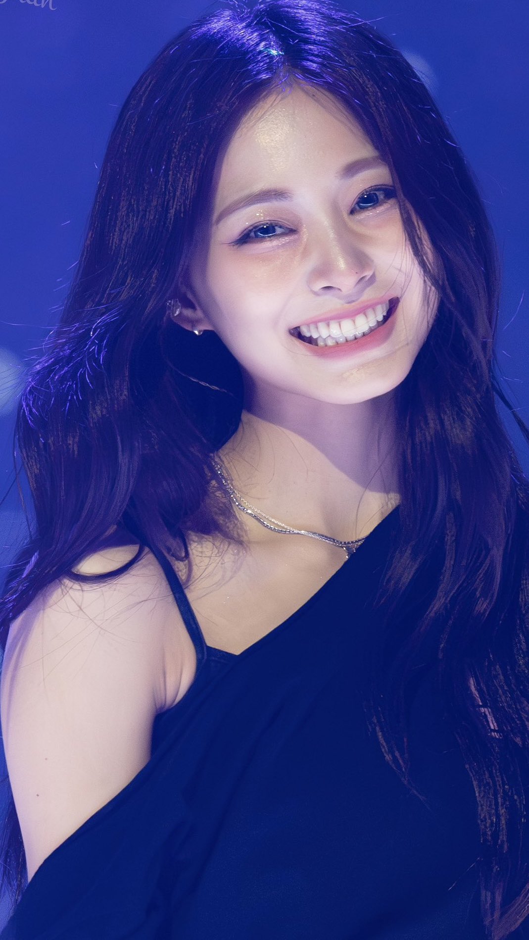 A heartfelt wallpaper shared by Tzuyu (TWICE)'s fans