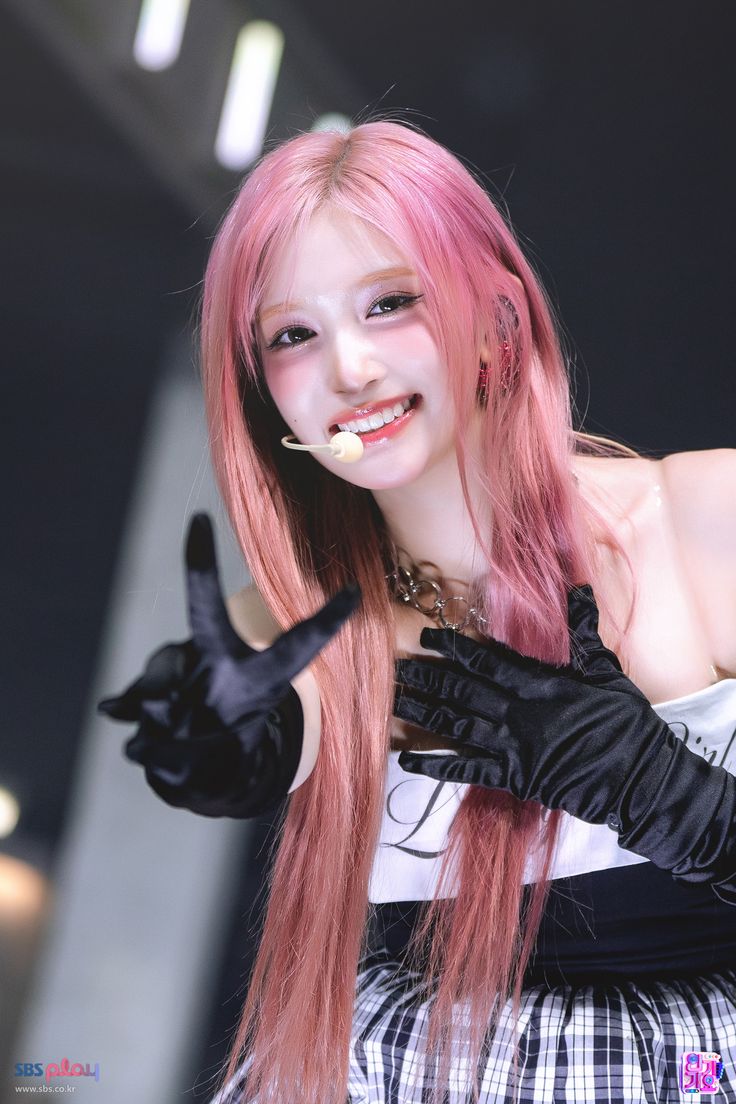 Behind-the-scenes cut of Leeseo (IVE)