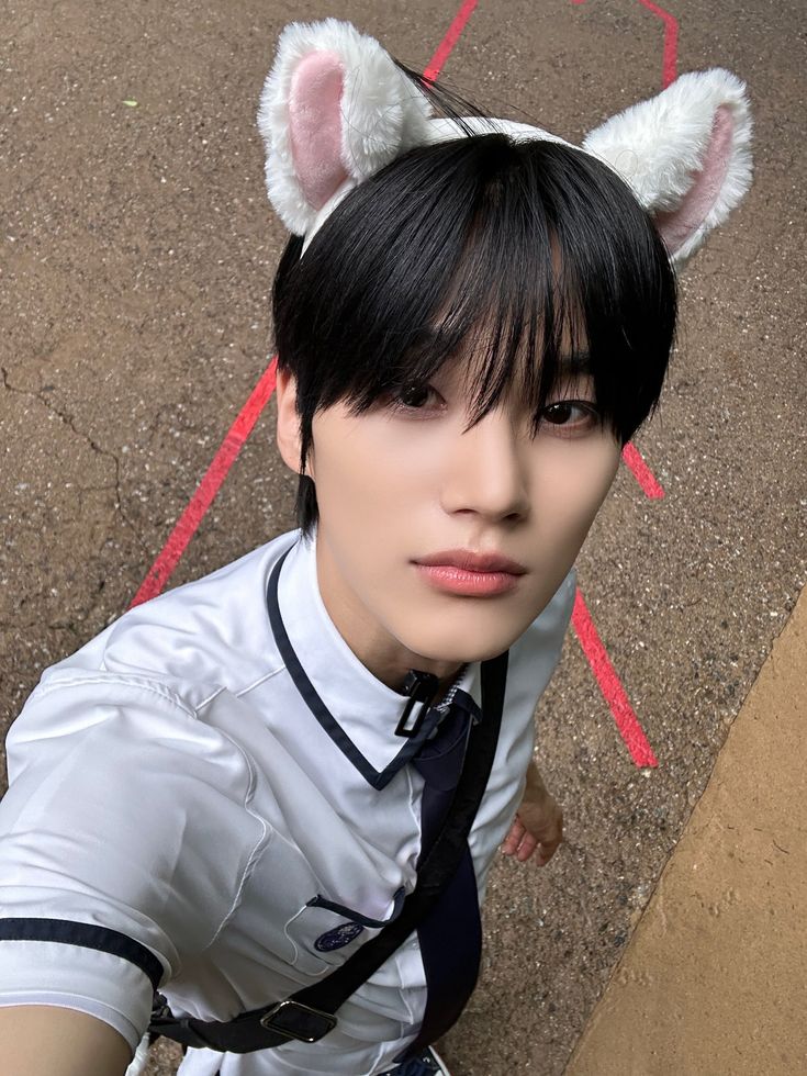 A moment captured by EVNNE's fan