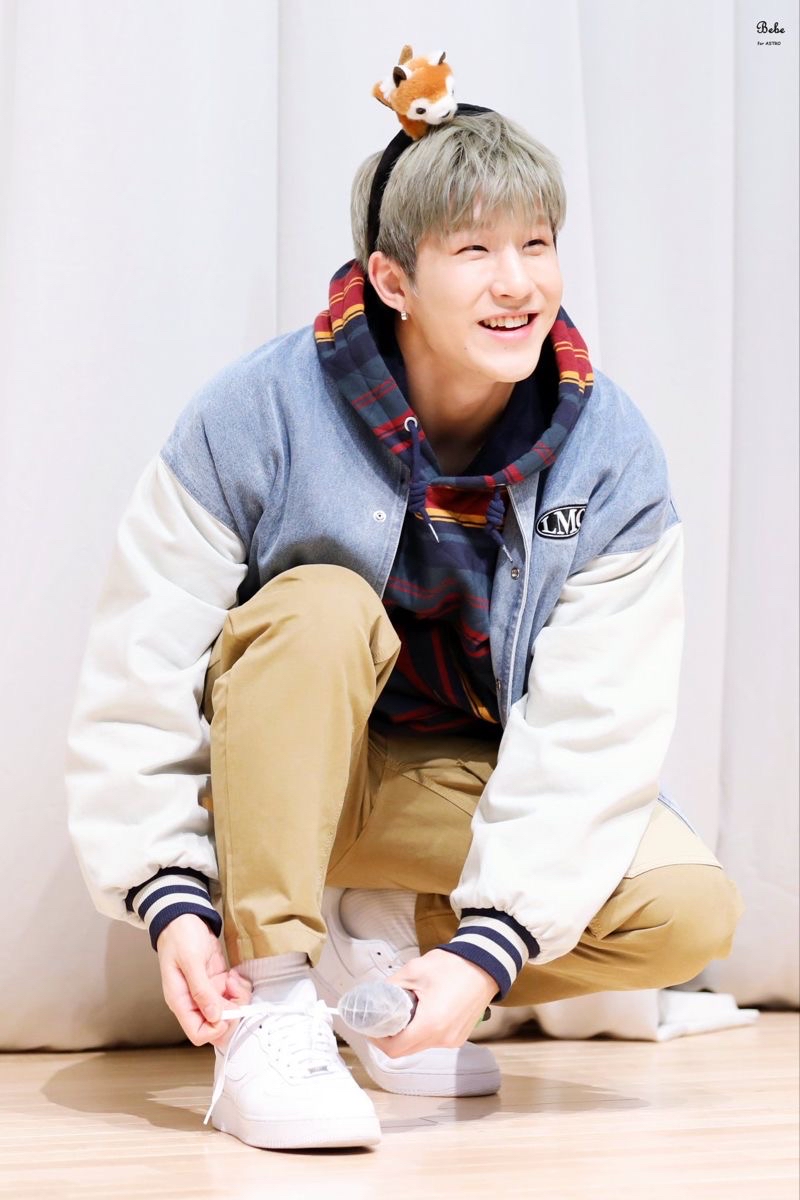 Behind-the-scenes cut of Jinjin (ASTRO)