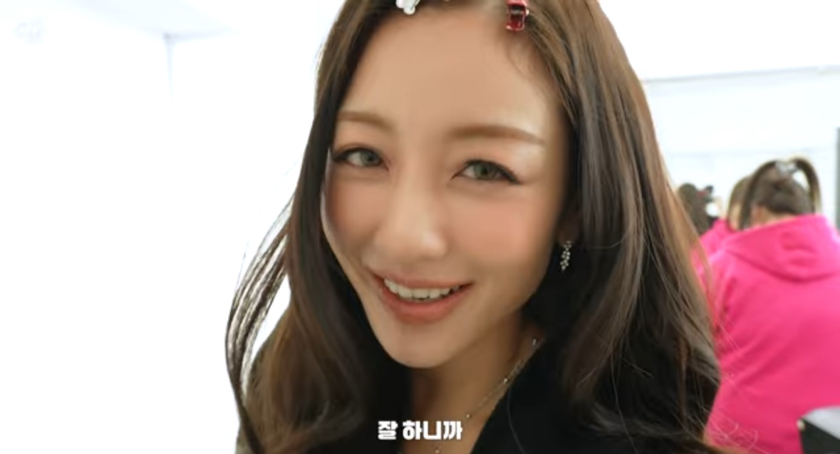 Latest photo of Jihyo (TWICE)