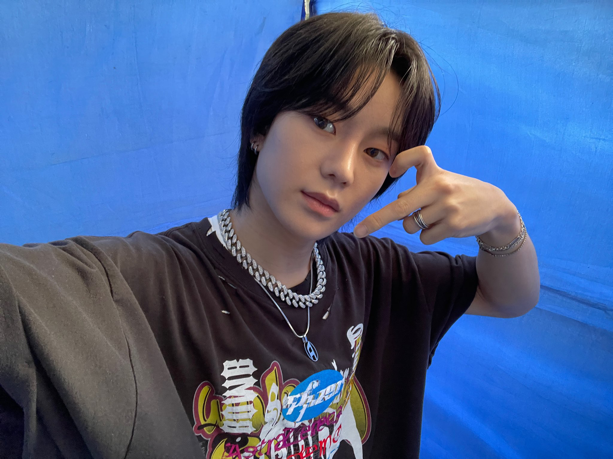 Behind-the-scenes cut of Hyunsoo (TNX)