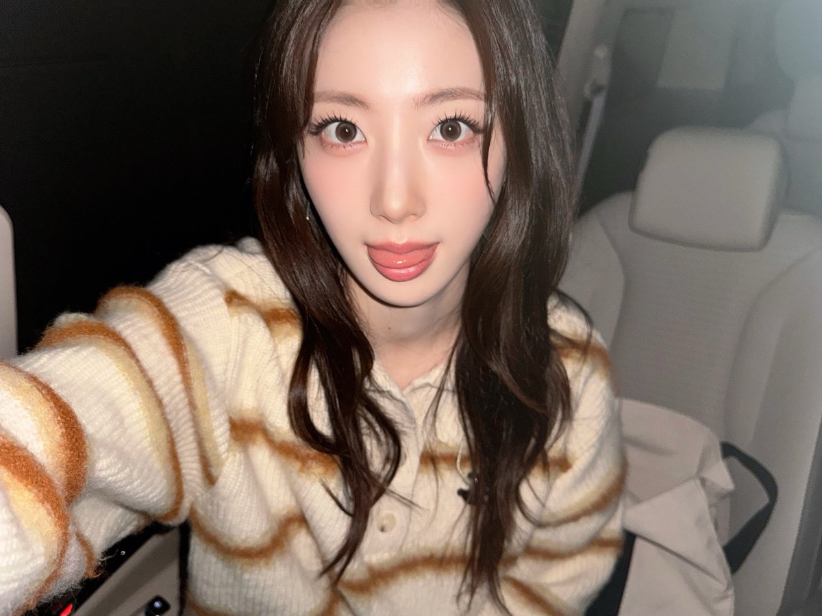 A moment captured by H1-KEY's fan