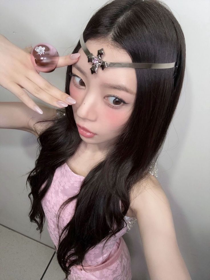 Recent activity shot of Moka (ILLIT)
