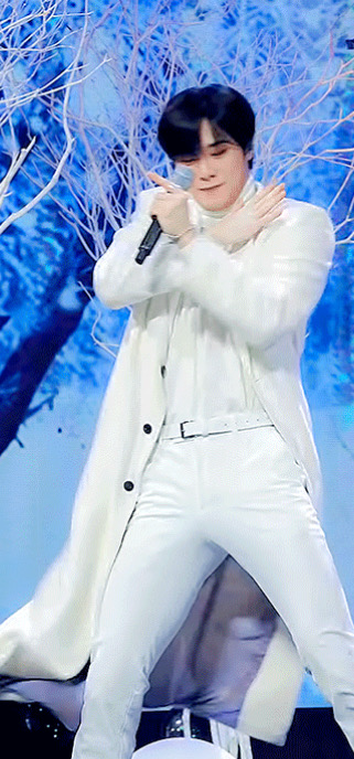 A moment captured by Moonbin (ASTRO)'s fan