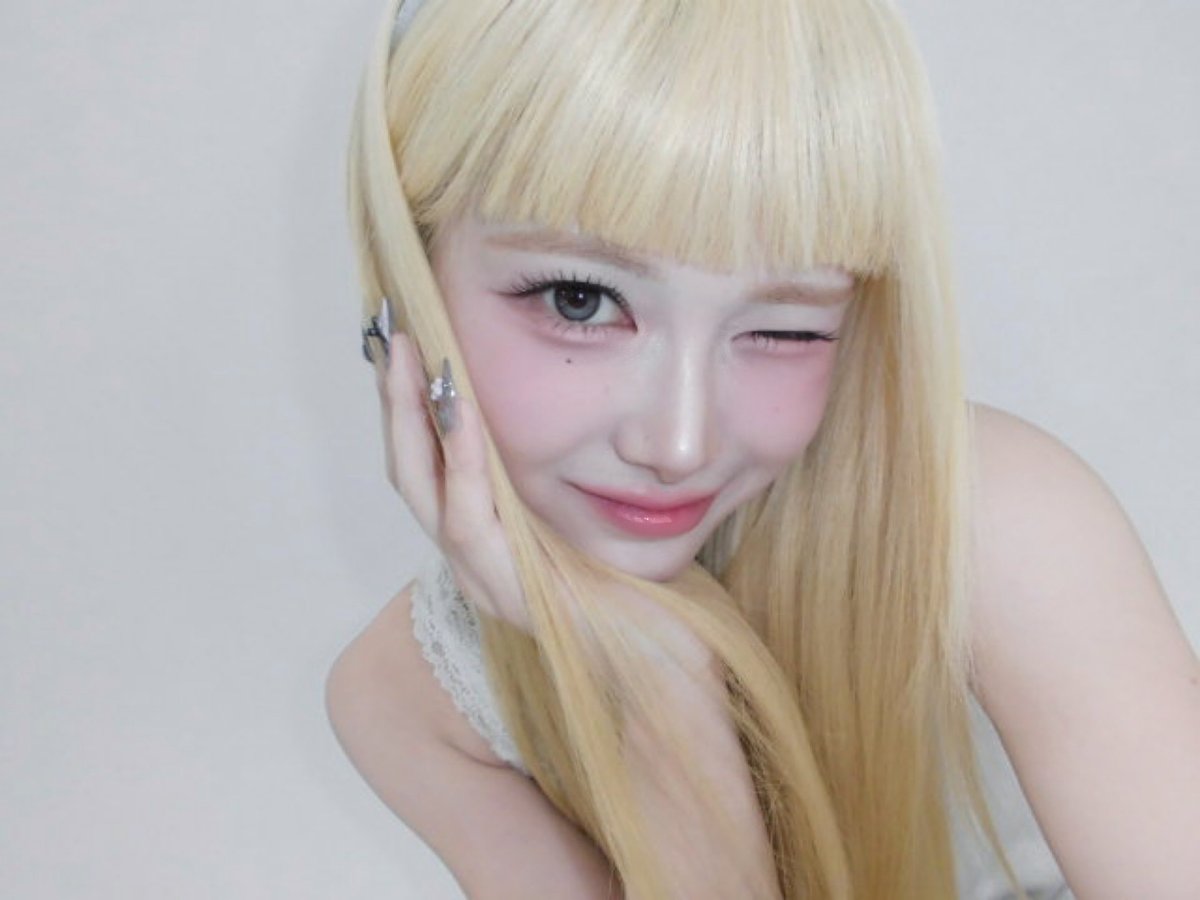 Latest photo of tripleS