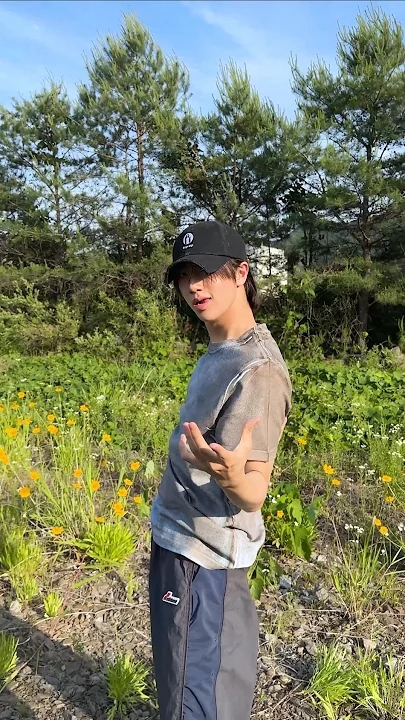 Behind-the-scenes cut of Wonjin (CRAVITY)