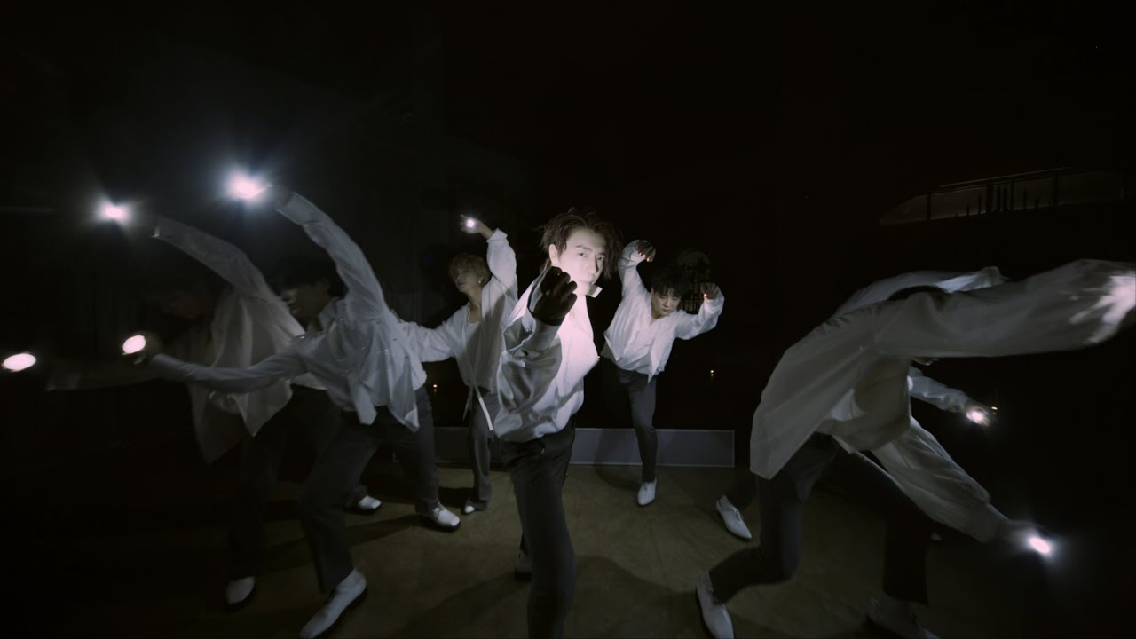 Behind-the-scenes cut of Super Junior