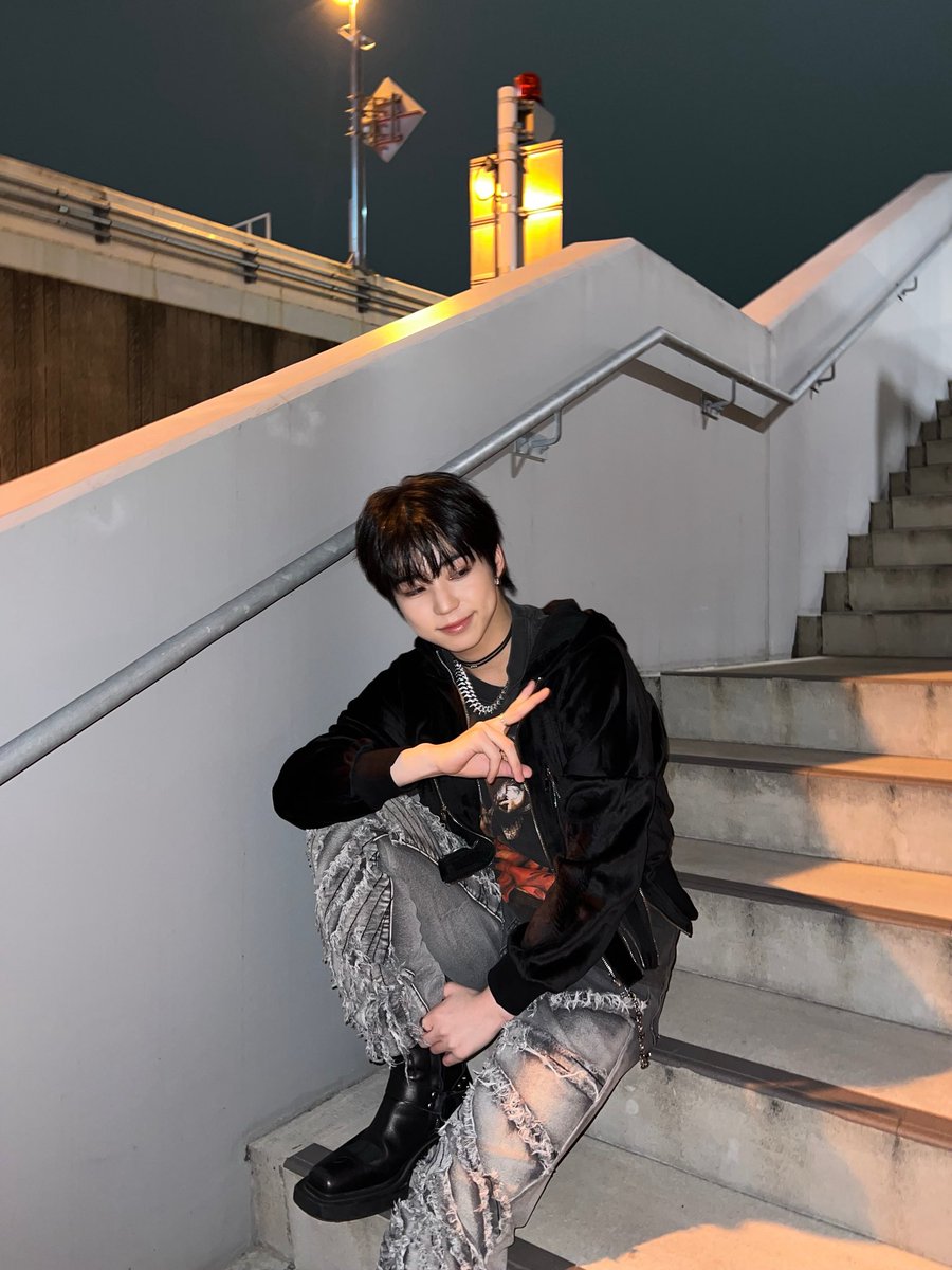 A moment captured by Hi-Fi Un!corn's fan