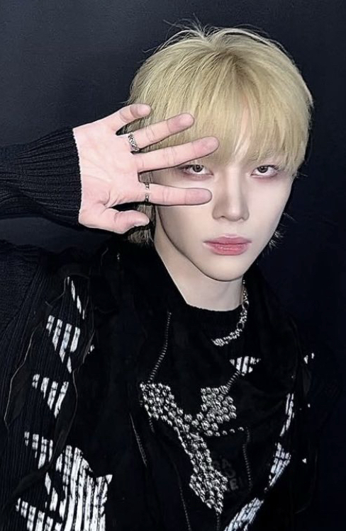 ニコラス (&TEAM)の舞台裏ショット