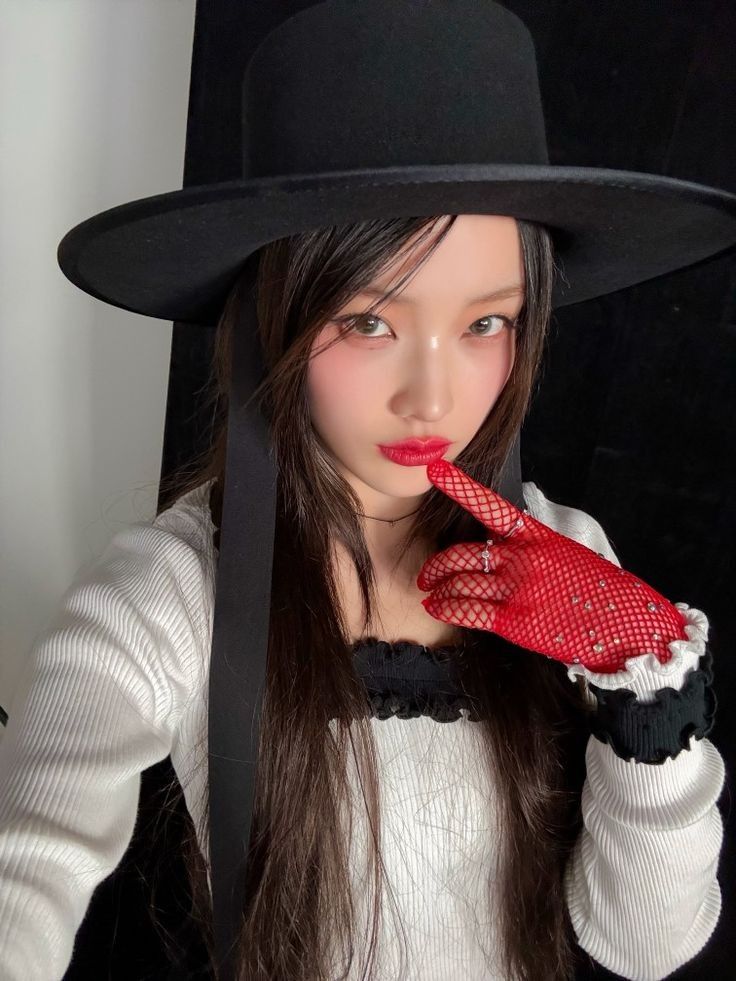 Latest photo of ILLIT