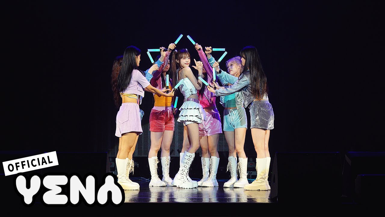 A moment captured by Choi Yena's fan