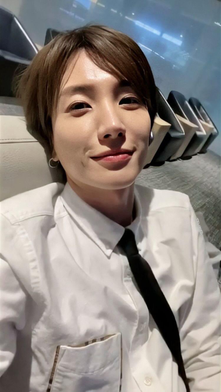 Behind-the-scenes cut of Super Junior