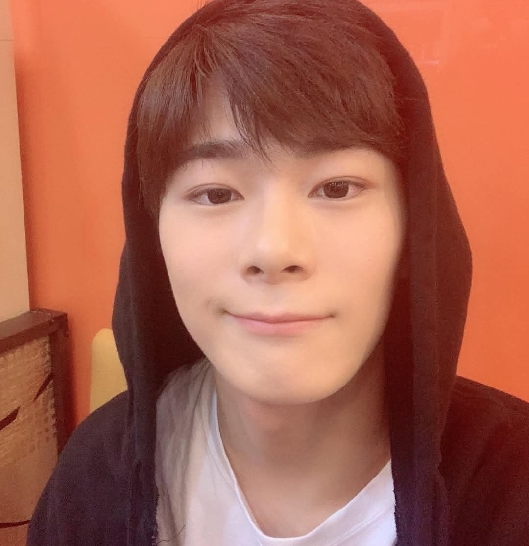 A moment captured by Moonbin (ASTRO)'s fan