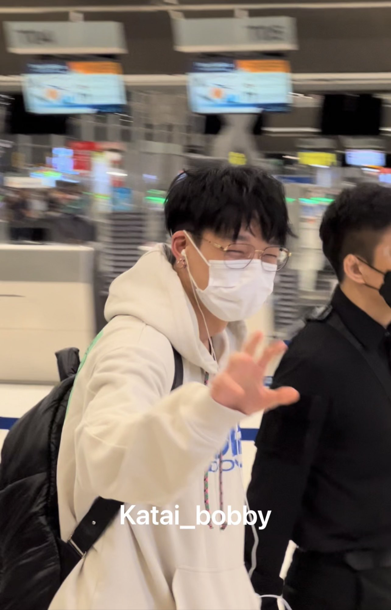 A moment captured by BOBBY (iKON)'s fan