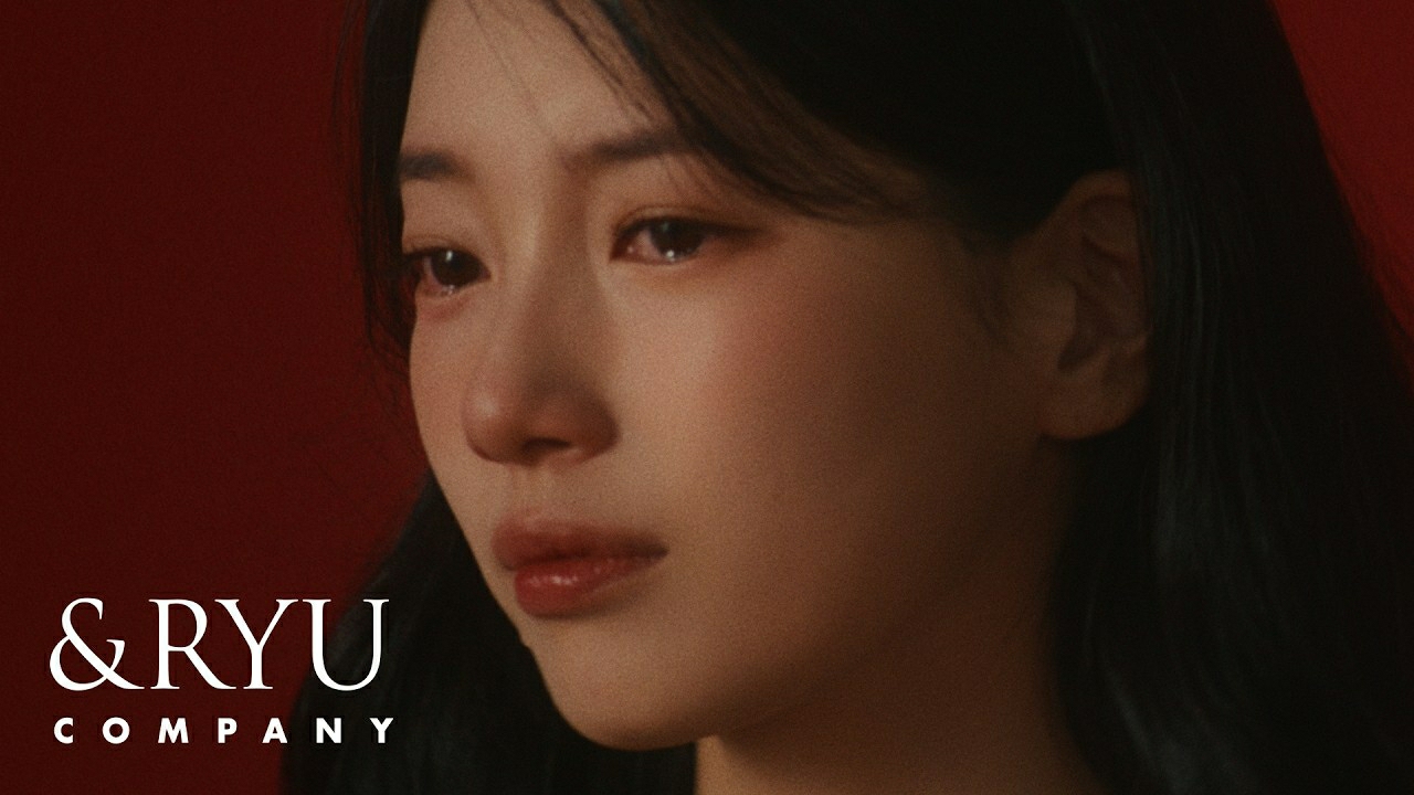 A moment captured by Suzy's fan