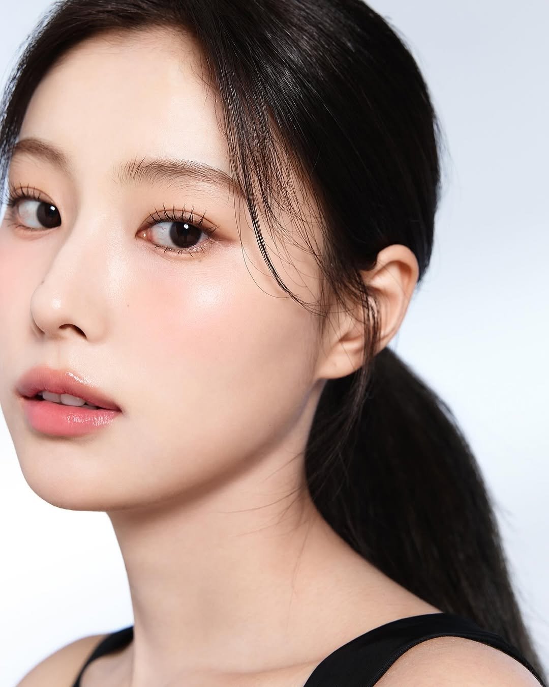 Behind-the-scenes cut of Kang Hyewon