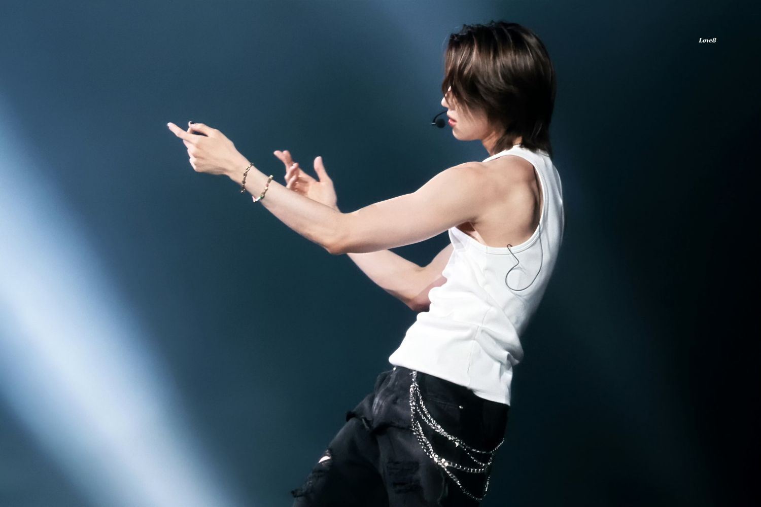 Behind-the-scenes cut of The 8 (SEVENTEEN)