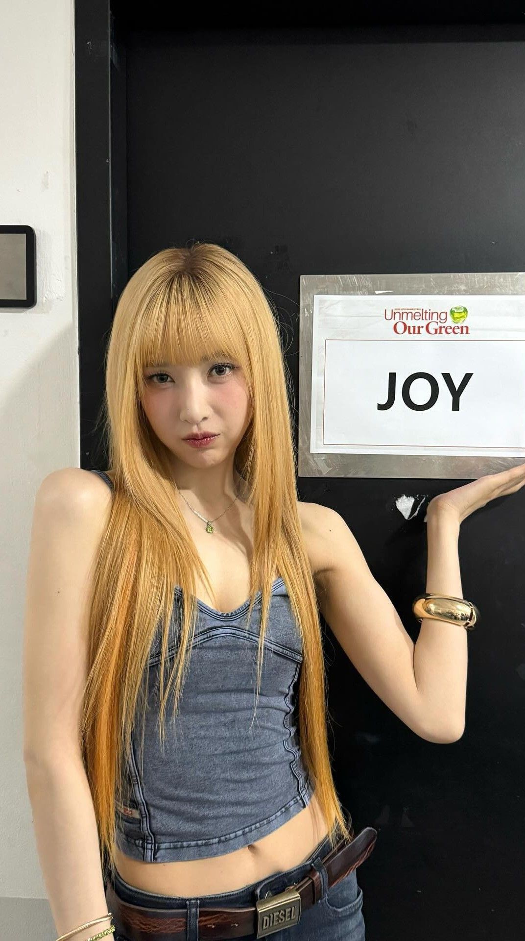 Behind-the-scenes cut of Joy (Red Velvet)