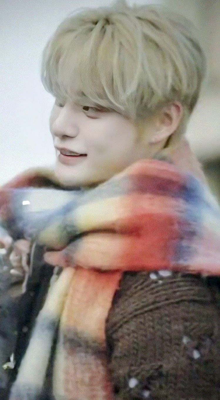 Today's most popular wallpaper in the Kim Jiwoong (ZEROBASEONE) community