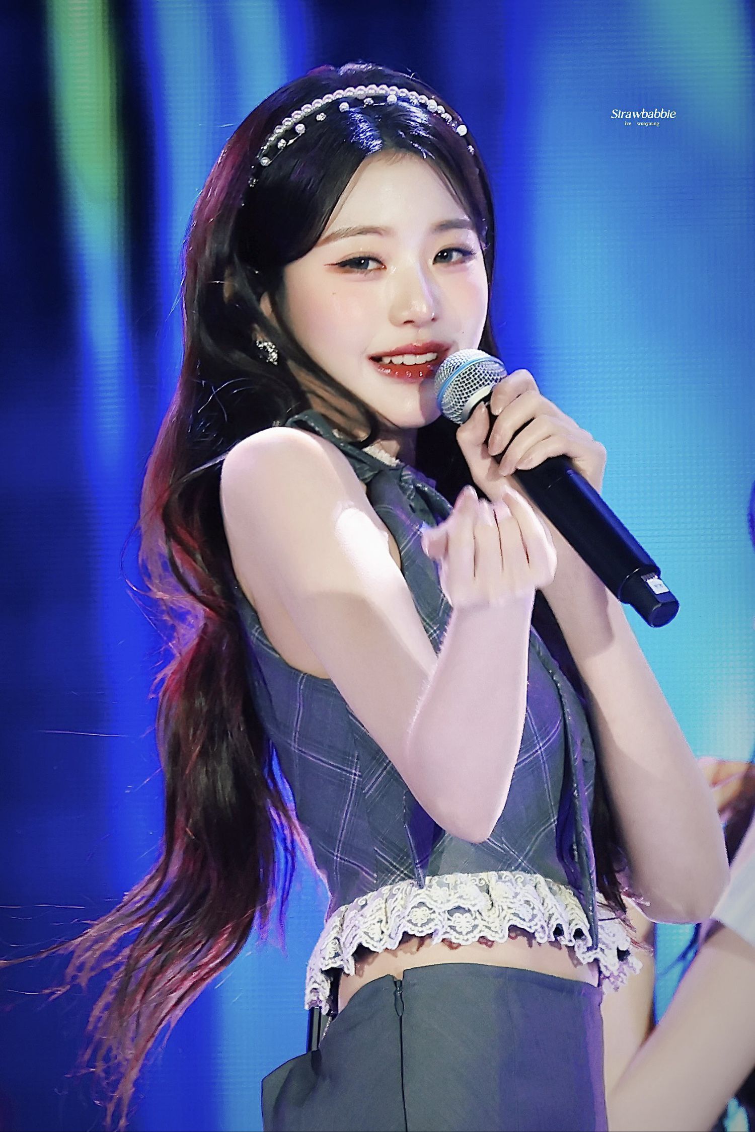 Behind-the-scenes cut of Jang Wonyoung (IVE)