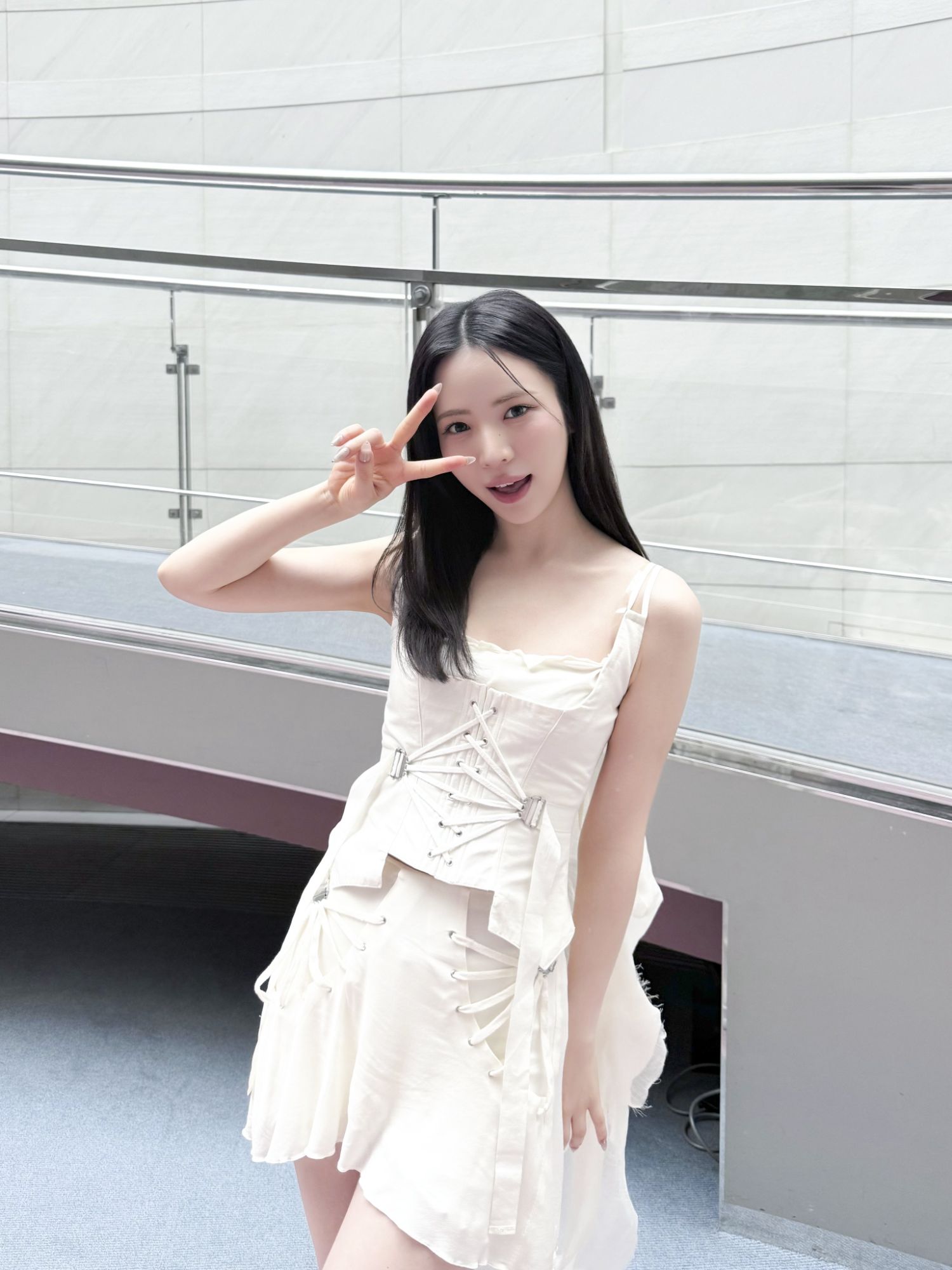 Behind-the-scenes cut of Maya (NiziU)