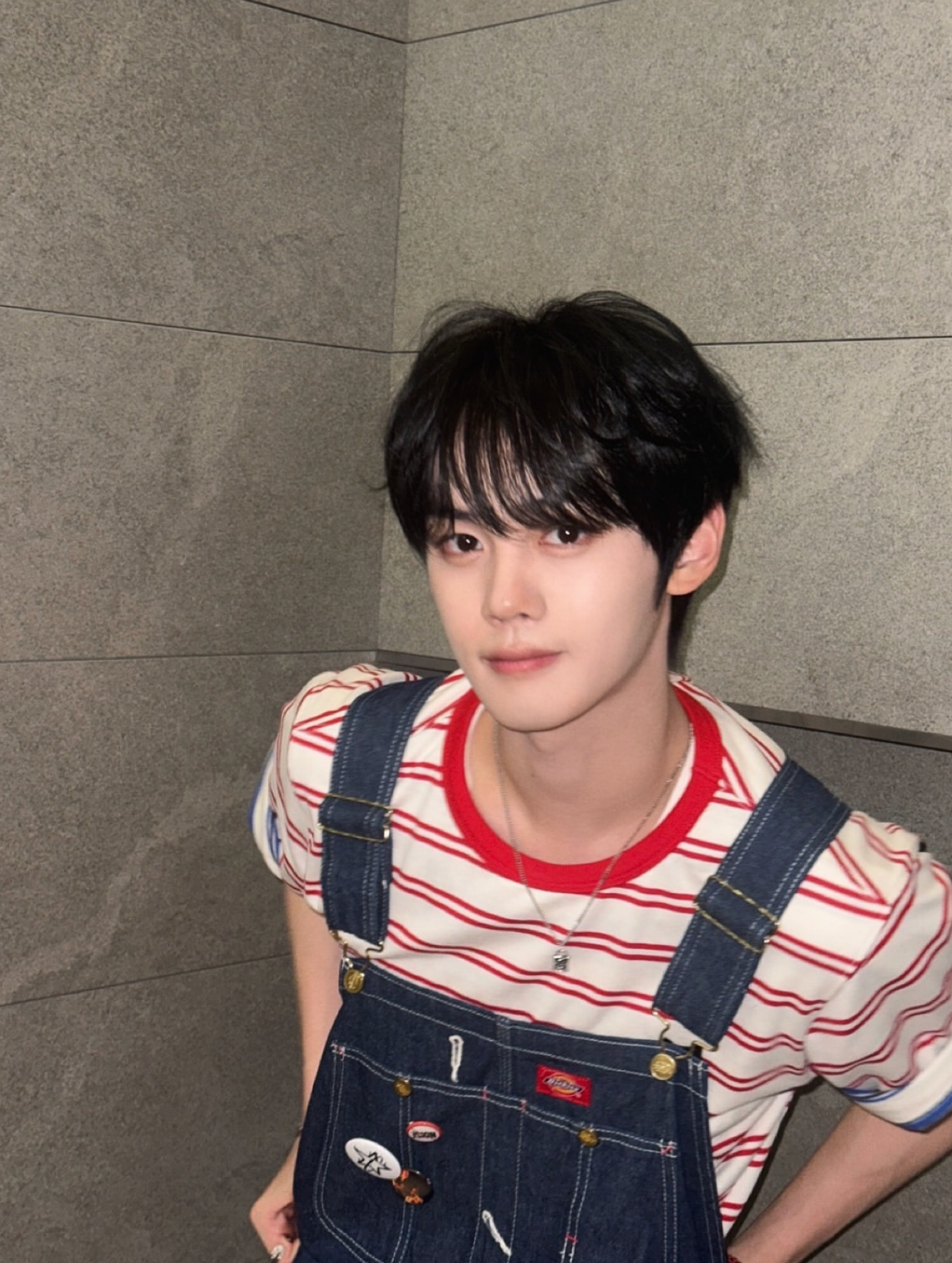 Recent activity shot of Kim Gyuvin (ZEROBASEONE)