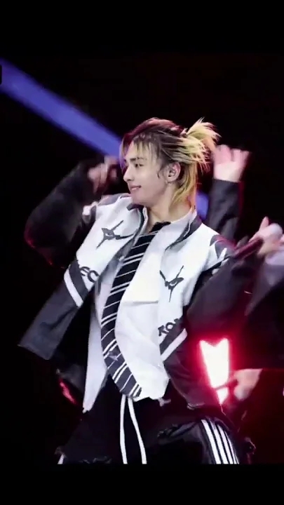 현진 (Stray Kids) 팬덤이 사랑하는 대표 배경 이미지