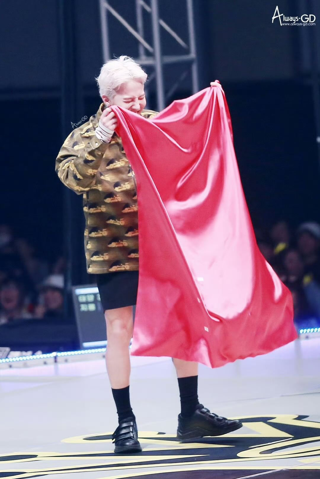 A moment captured by G-DRAGON (BIGBANG)'s fan