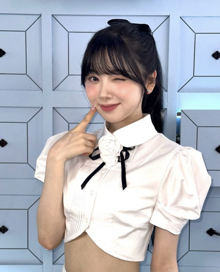 Latest photo of Miihi (NiziU)
