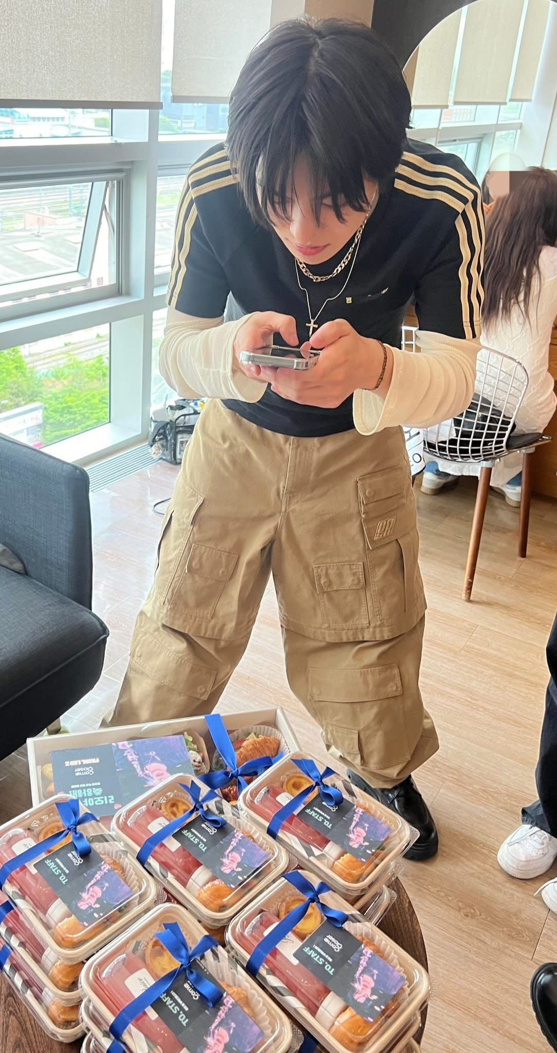 A heartfelt wallpaper shared by Lee Leo (ALPHA DRIVE ONE)'s fans