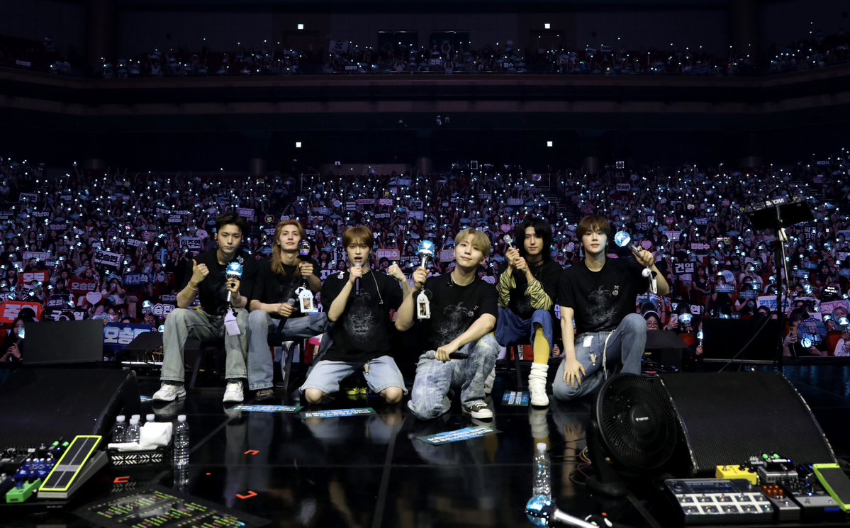 A moment captured by Xdinary Heroes's fan