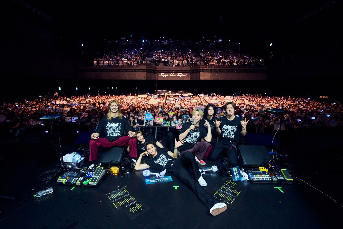 A moment captured by Xdinary Heroes's fan
