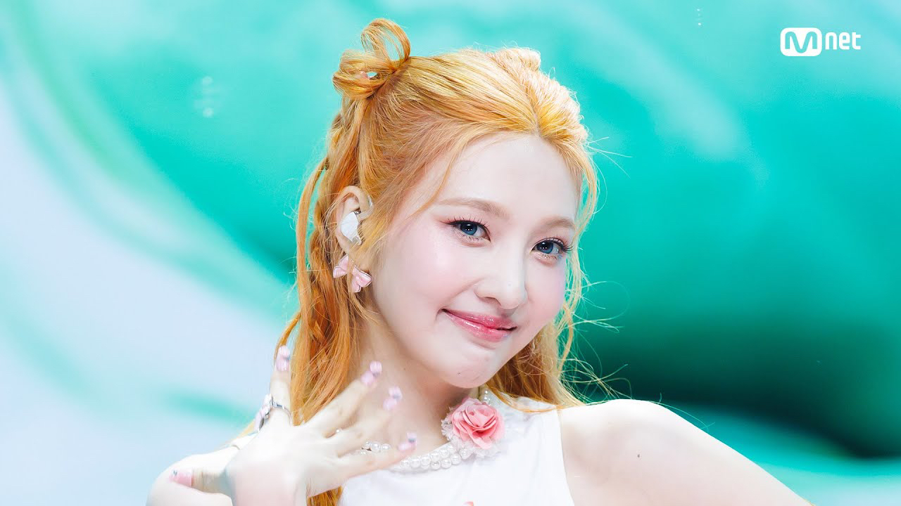 Behind-the-scenes cut of Red Velvet