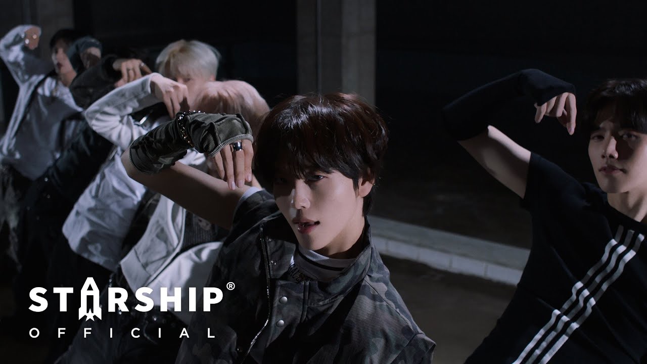 A moment captured by CRAVITY's fan