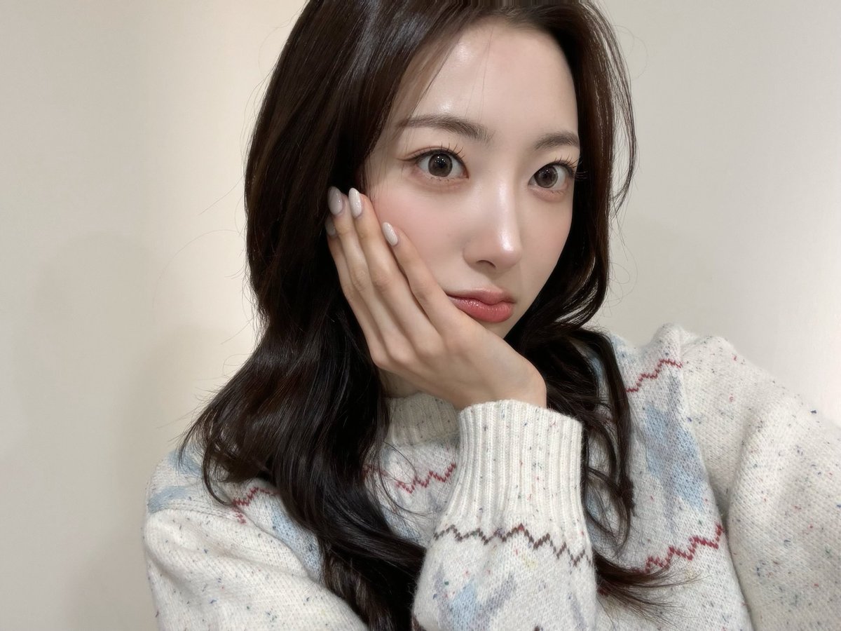 Behind-the-scenes cut of H1-KEY