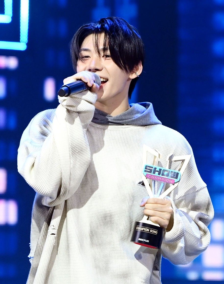 Behind-the-scenes cut of Park Han (AHOF)