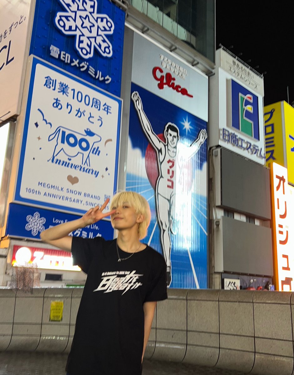 A moment captured by Hi-Fi Un!corn's fan