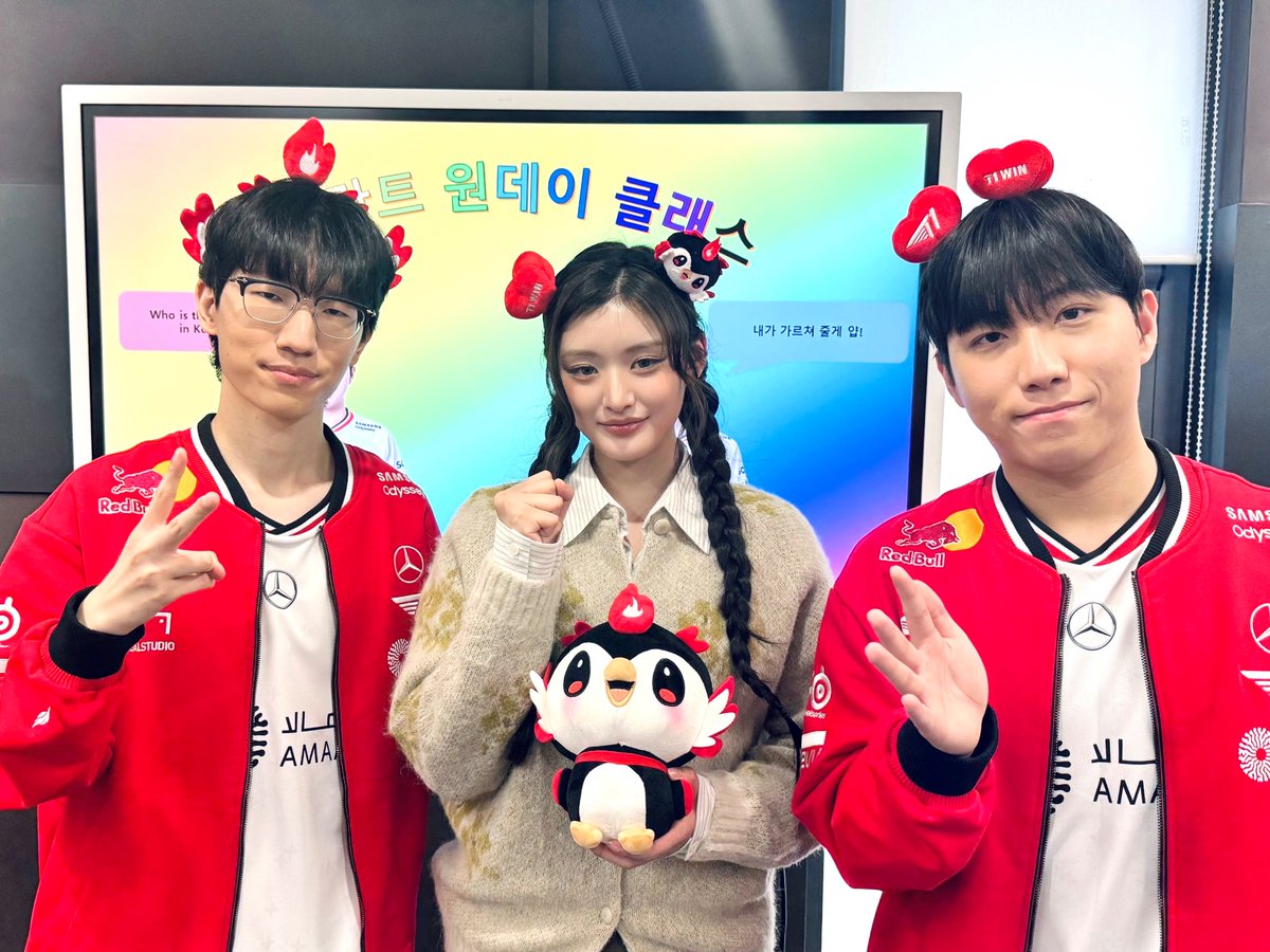 A moment captured by FIFTY FIFTY's fan