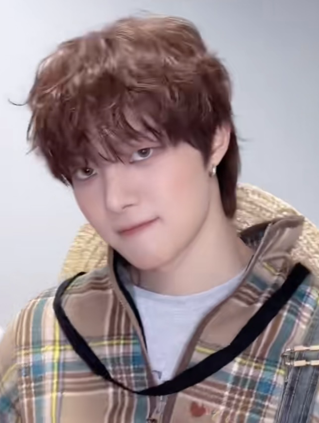 Latest photo of EJ (&TEAM)