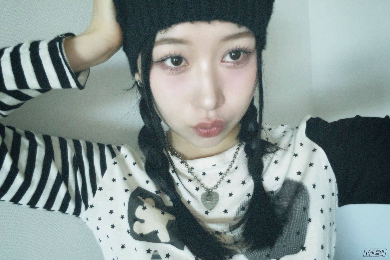 Behind-the-scenes cut of Kasahara Momona (ME:I)