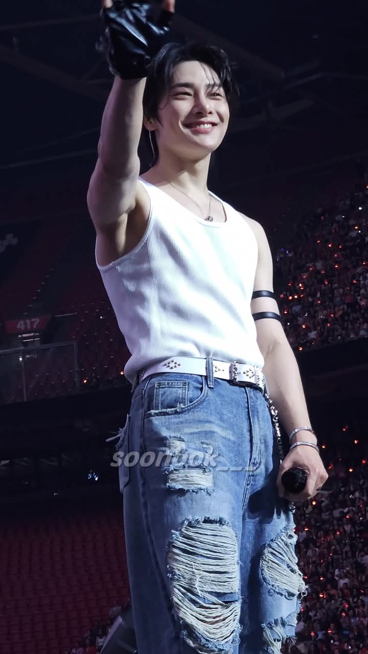 Today's most popular wallpaper in the I.N (Stray Kids) community