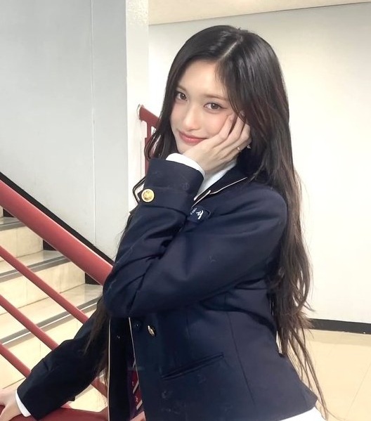 Recent activity shot of Leeseo (IVE)