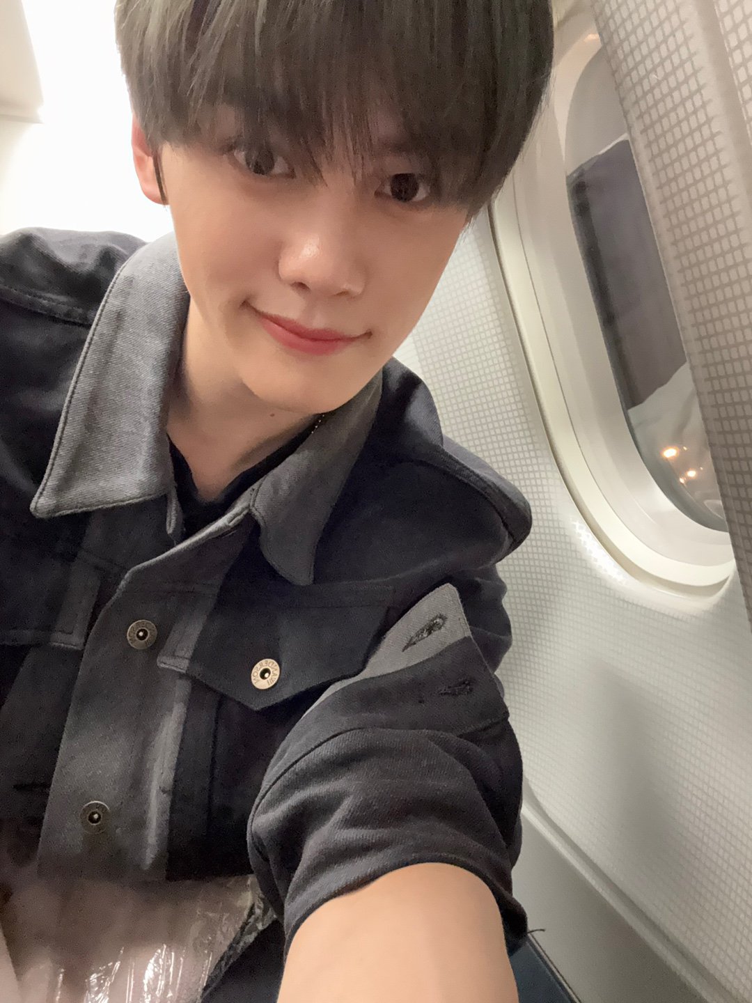 Recent activity shot of Kim Gyuvin (ZEROBASEONE)