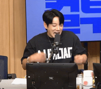 Behind-the-scenes cut of Hwang Chiyeol